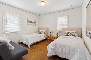 3 chambres, fer et planche à repasser, Wi-Fi, draps fournis