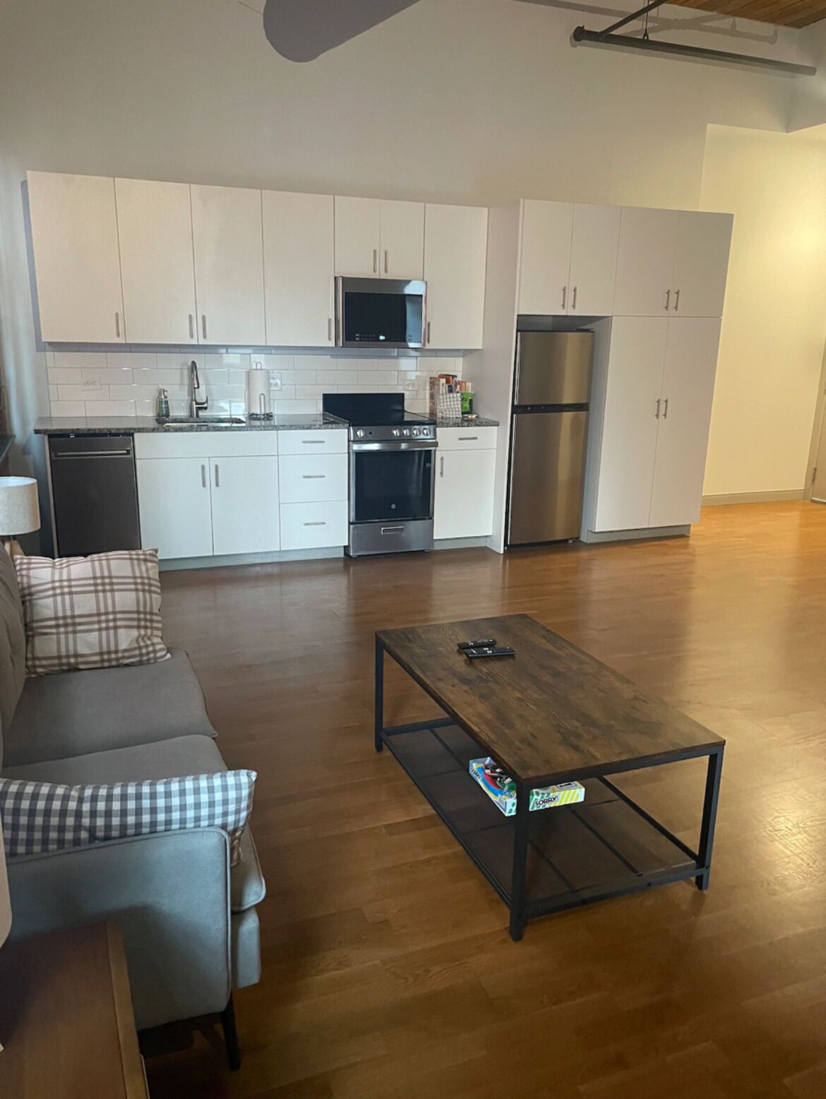 Modern Downtown 1 Bedroom Apartment 