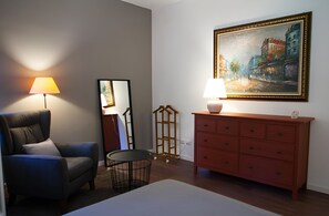 2 Schlafzimmer, Schreibtisch, Bügeleisen/Bügelbrett, kostenloses WLAN