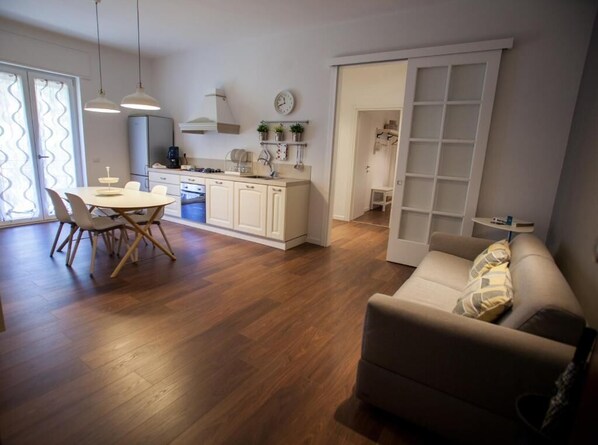 Smart TV - Oikos Matera, Casa Vacanza A 200 Metri DAL Centro Storico DEI "sassi" (Matera)