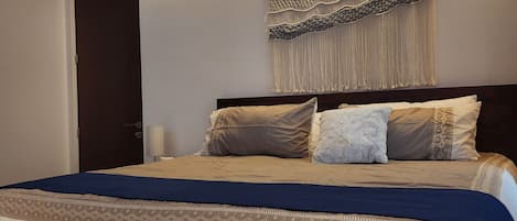 2 quartos, ferros/tábuas de passar roupa, Wi-Fi, roupa de cama