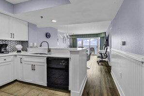 KĂźhlschrank, Mikrowelle, Ofen, Herdplatte