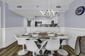 Dining - Oceanfront gem (Myrtle Beach)