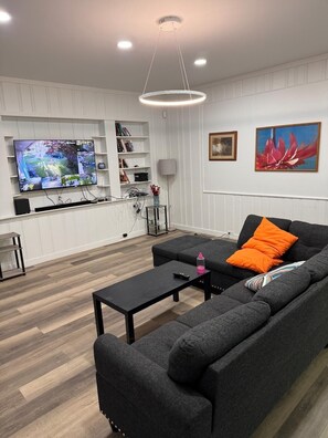 Smart TV, fireplace