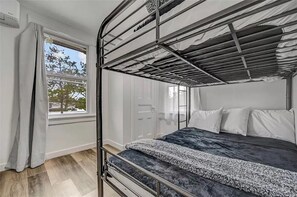 5 bedrooms, desk, iron/ironing board, free WiFi