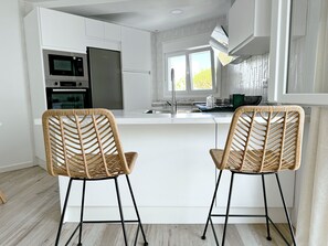 Mikrowelle, Ofen, Herdplatte, Geschirrspüler