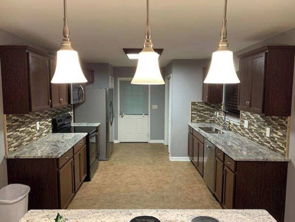 Microondas, horno, placa de cocina, lavavajillas