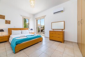 3 slaapkamers, een kluis op de kamer, een strijkplank/strijkijzer