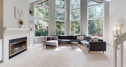 Modern, family-friendly lakefront retreat with private hot tub and lake access