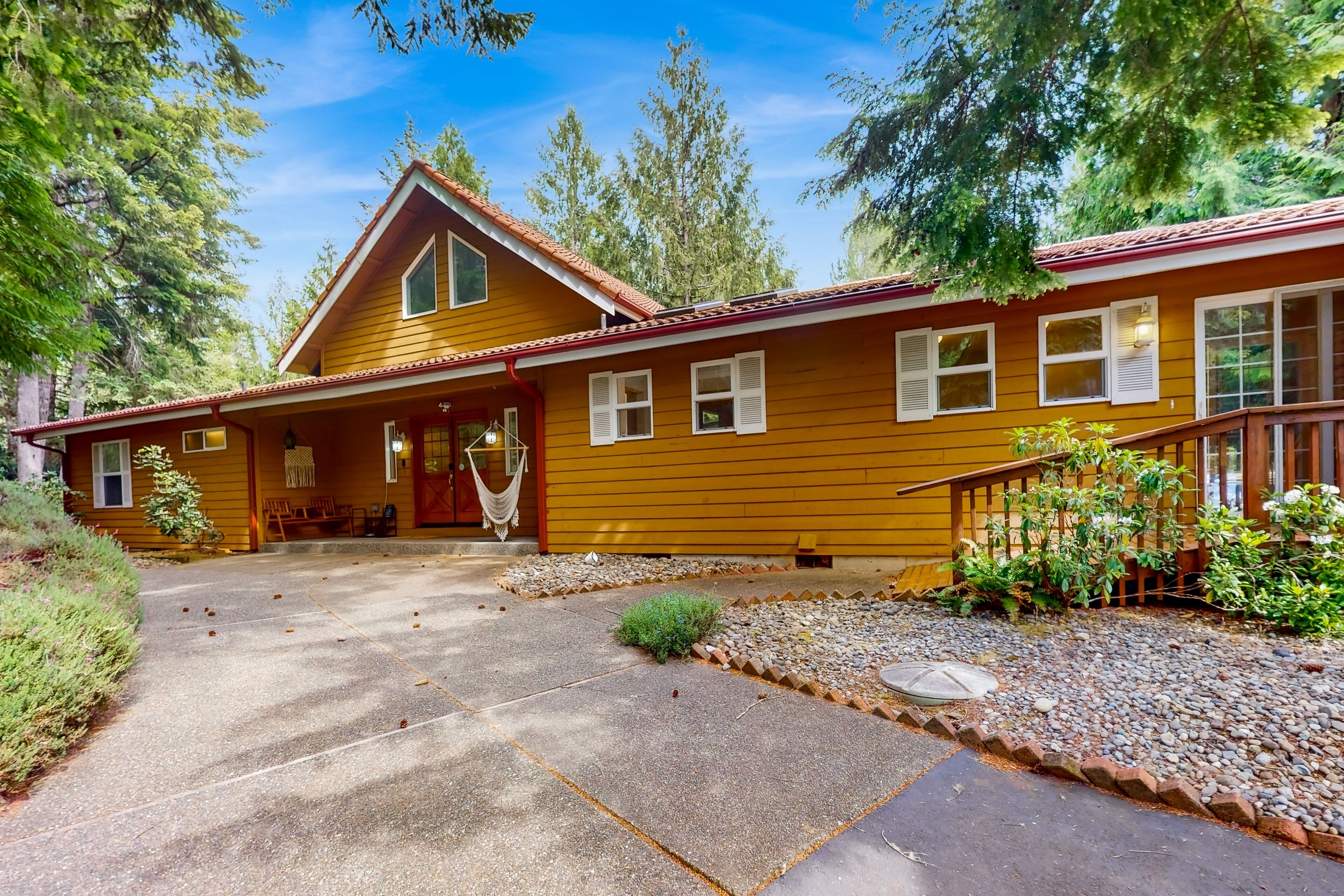 Modern, family-friendly lakefront retreat with private hot tub and lake access