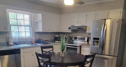 Cozy Home close to Downtown; I-95