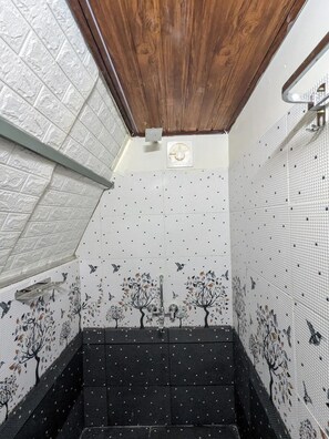 Dusj, håndklær og såpe