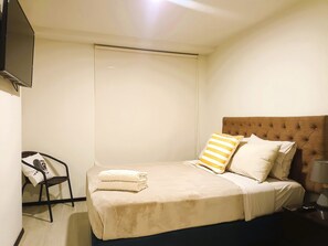 Basic Apartment | 2 bedrooms, down comforters, desk, laptop workspace