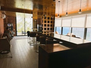 Basic Apartment | Dining