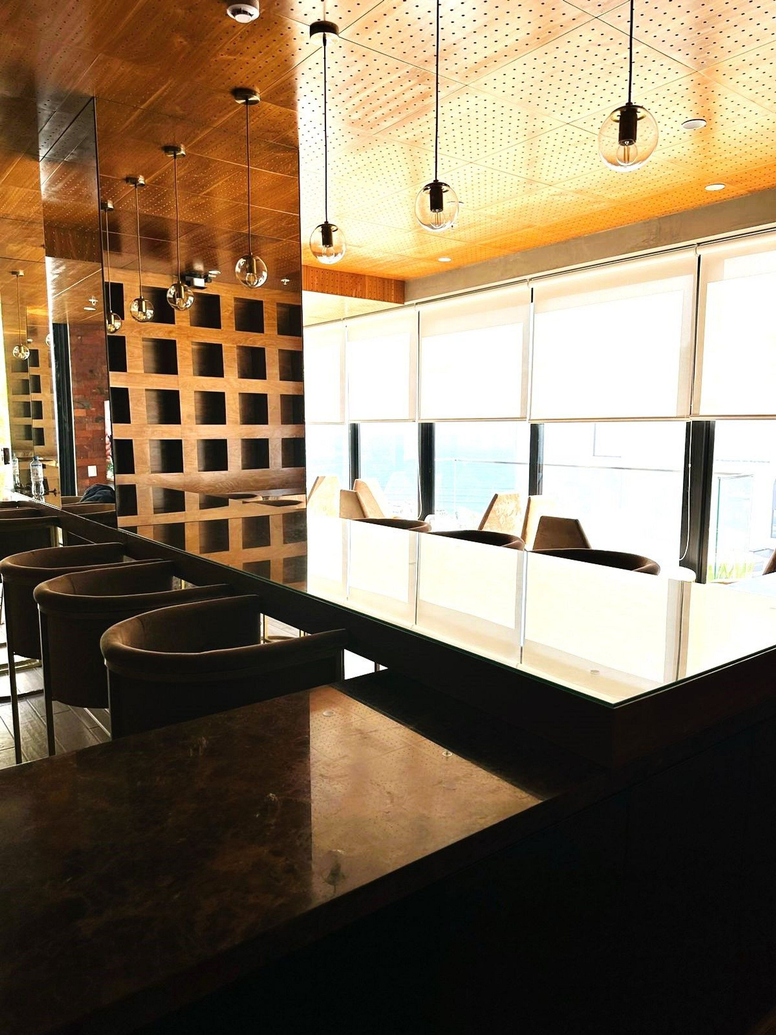 Basic Apartment | Bar (on property)