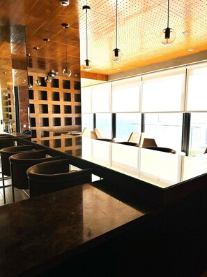 Basic Apartment | Bar (on property)