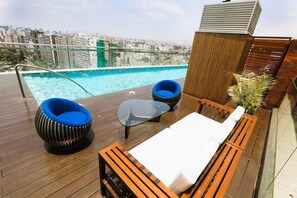Apartemen Basic | Kolam renang | Kolam renang outdoor