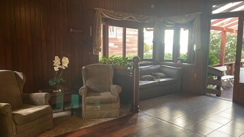 Télévision LED de 50 pouces avec chaînes numériques