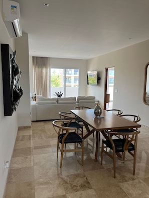 Departamento Confort, 2 habitaciones, vista a la ciudad | Servicio a la habitación