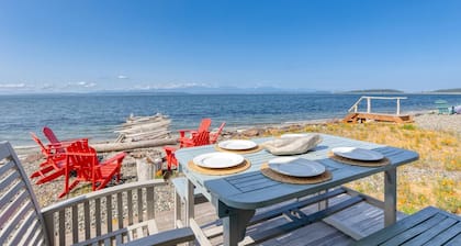 Beachfront getaway with deck, gas grill, firepit and W/D