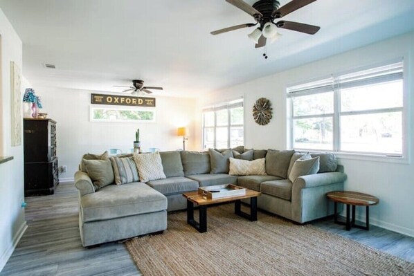 Smart TV - 3BR Island Oasis close to Tybee! (Savannah)