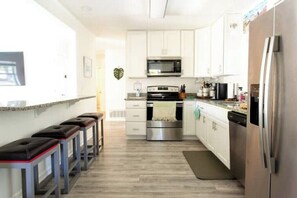 Microwave, oven, stovetop, dishwasher - 3BR Island Oasis close to Tybee! (Savannah)