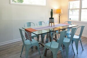 Dining - 3BR Island Oasis close to Tybee! (Savannah)