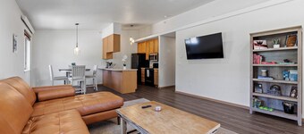 Well Located Condo backed against Skyline Wilderness Area