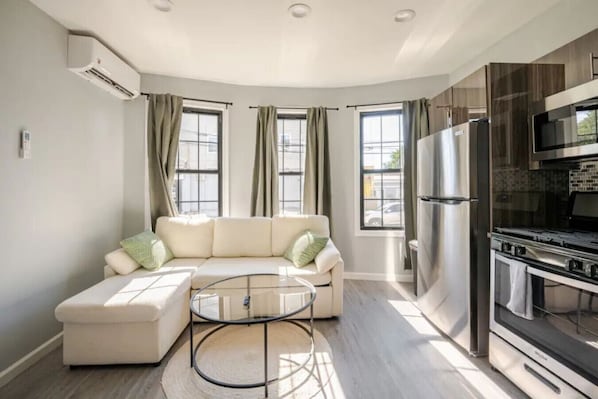 TV - Modern Apartment in Black Rock- (Bridgeport)