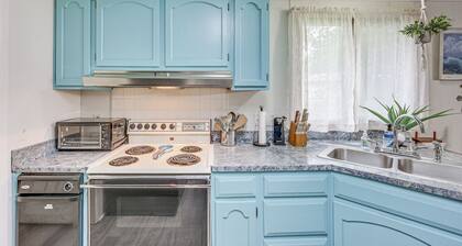 Lakefront Gun Barrel City Home w/ Dock & Deck