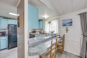 冰箱、微波炉、炉灶、洗碗机