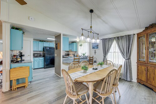 Lakefront Gun Barrel City Home w/ Dock & Deck