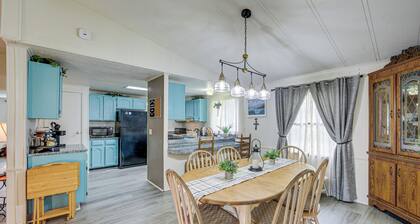 Lakefront Gun Barrel City Home w/ Dock & Deck