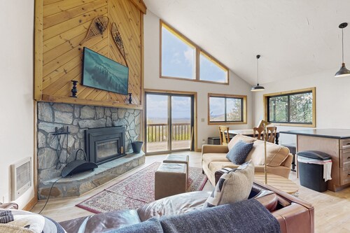 Mountain Bliss: Secluded Chalet with mountain views, Seven Devils, NC
