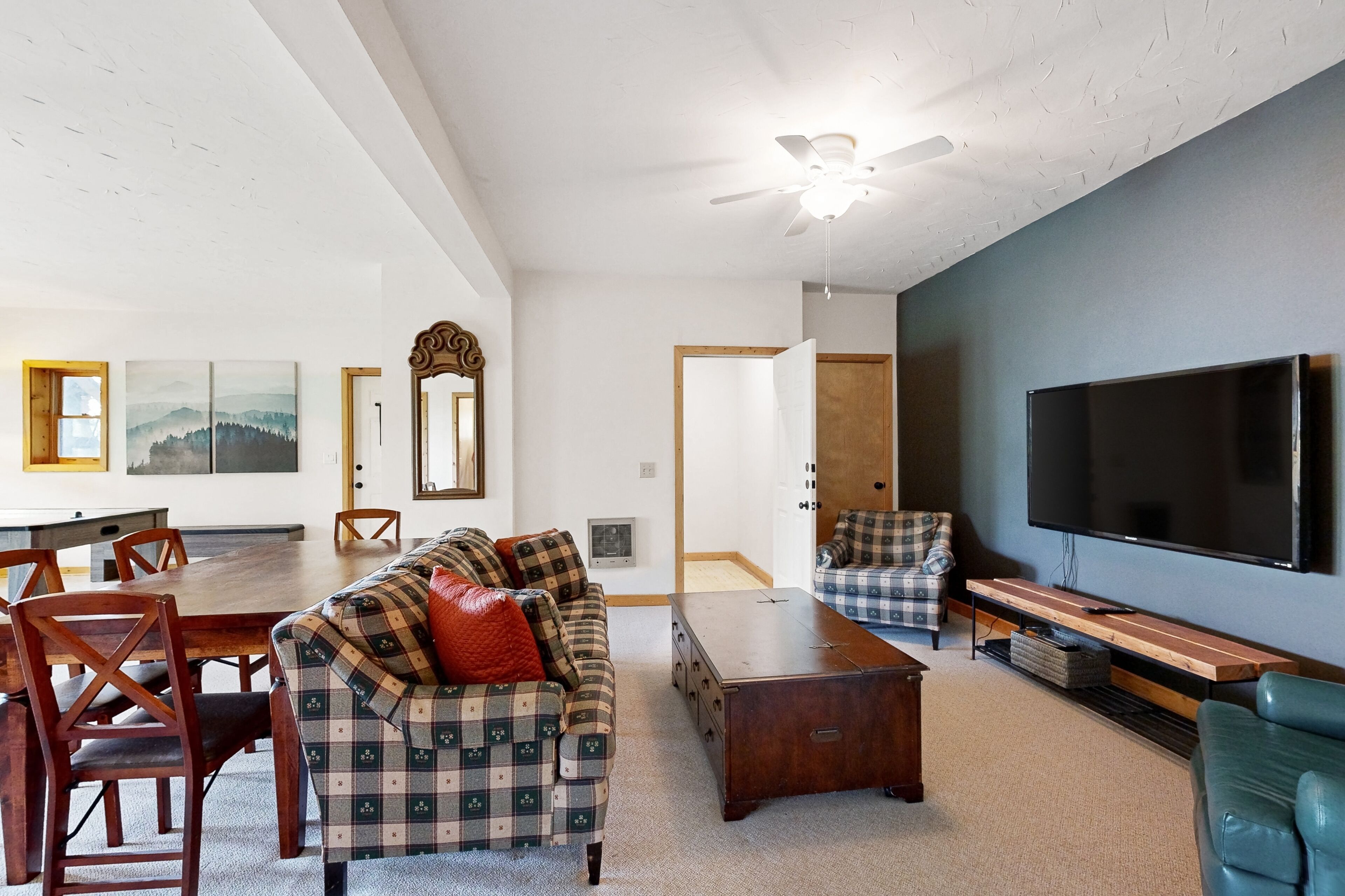 Téléviseur, foyer, lecteur de DVD