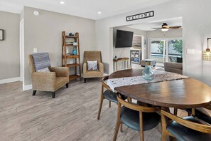 Dining - RIptides Resort St. Pete Beach Pool (St. Pete Beach)