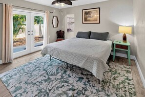 Desk, iron/ironing board, WiFi, bed sheets