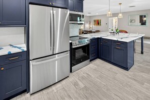 Fridge, microwave, oven, stovetop - RIptides Resort St. Pete Beach Pool (St. Pete Beach)