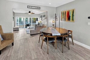 Dining - RIptides Resort St. Pete Beach Pool (St. Pete Beach)