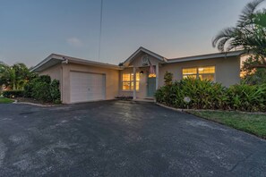 Exterior - RIptides Resort St. Pete Beach Pool (St. Pete Beach)