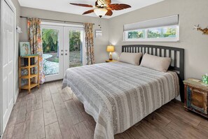 Desk, iron/ironing board, WiFi, bed sheets