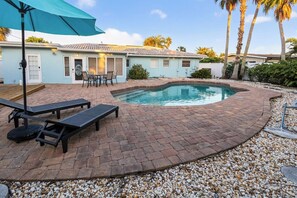 A heated pool - Aqua Escape St Pete Beach (St. Pete Beach)