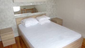 2 dormitorios, tabla de planchar con plancha, wifi y ropa de cama