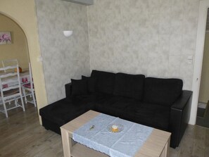 TV, books, stereo
