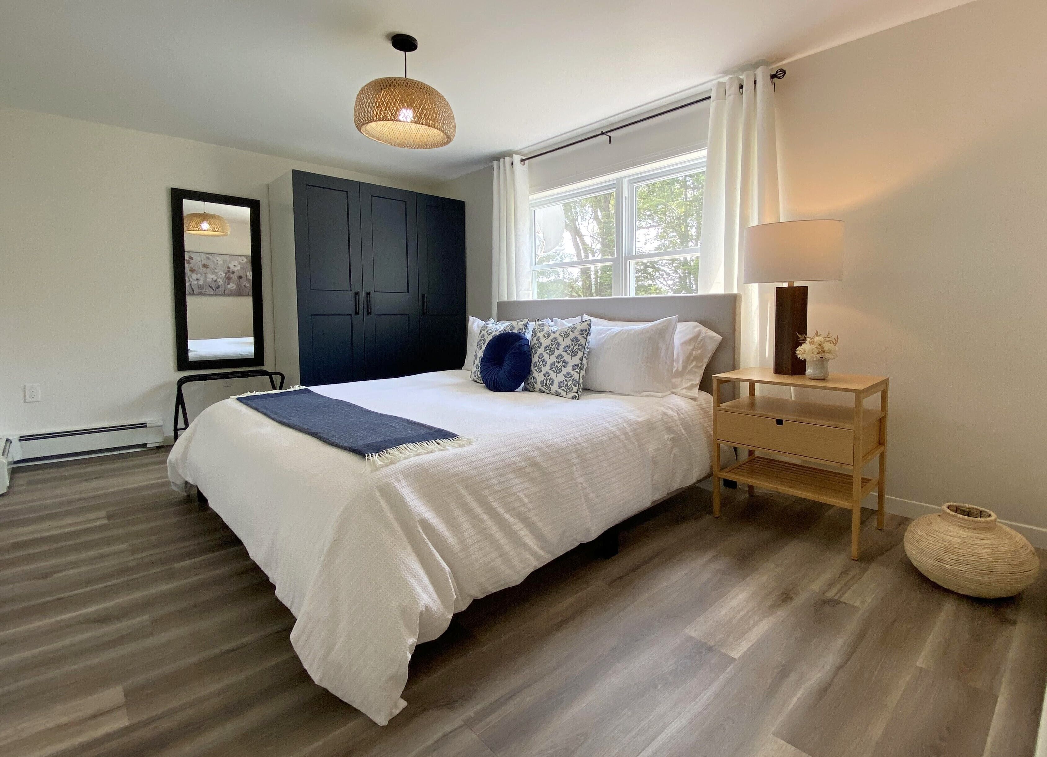 2 bedrooms, desk, iron/ironing board, WiFi