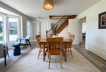 Private and cozy home - a short walk from the picturesque Halls Harbour hamlet