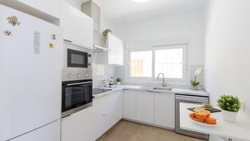 Microwave, dishwasher, coffee/tea maker, cookware/dishes/utensils