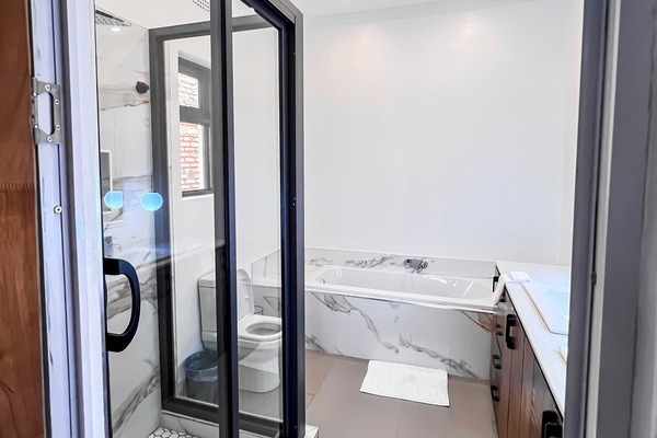 Suite Studio Supérieure, vue jardin | Salle de bain