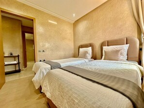 3 chambres, fer et planche à repasser, Wi-Fi, draps fournis