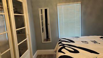 1 bedroom, desk, iron/ironing board, WiFi